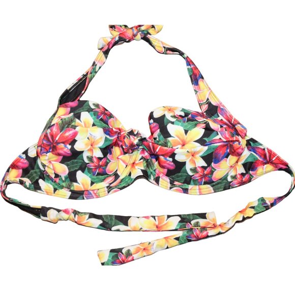 La Vie En Rose Other - 3/$25 🏷 La Vie en Rose Swim Top